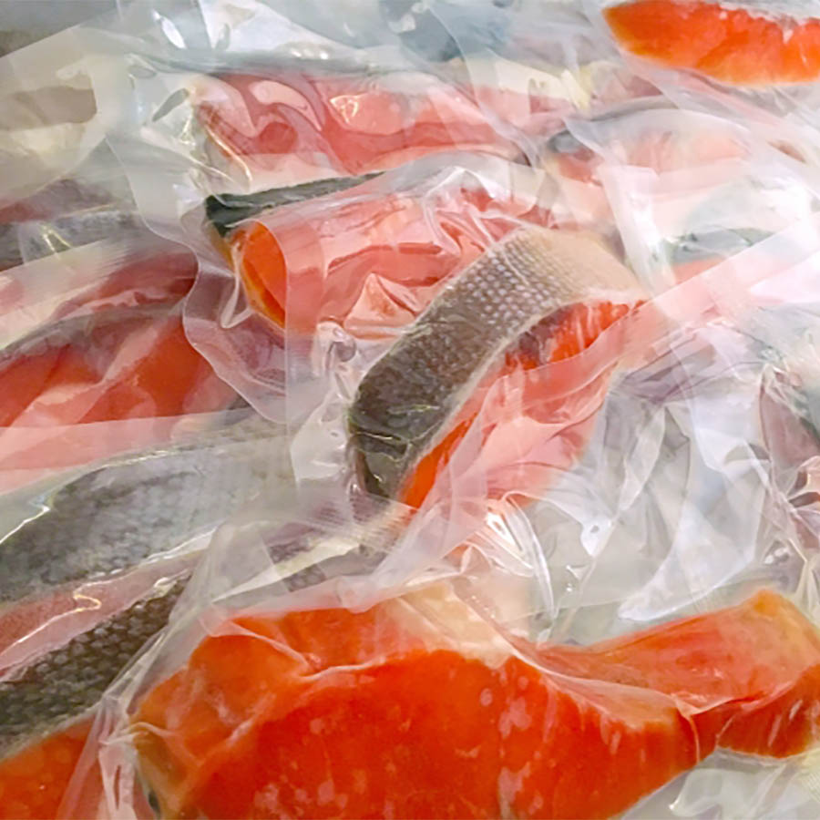 ＜函館 弘成＞自家製イクラ醤油漬け200g&天然甘口紅鮭5切れセット