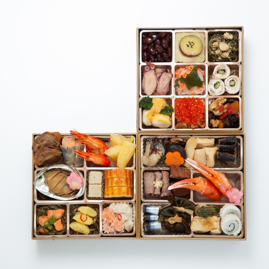 <中央水産>北海道産素材のおせち 5.5寸3段重 41品【12月27~30日にお届け】