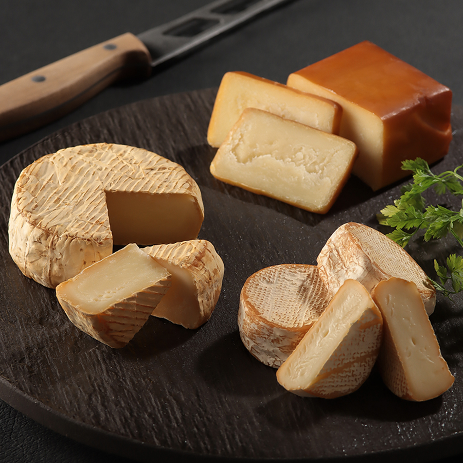 ＜燻製キッチンKEMUMAKI・KUN＞3種のスモークチーズ＆バターセット