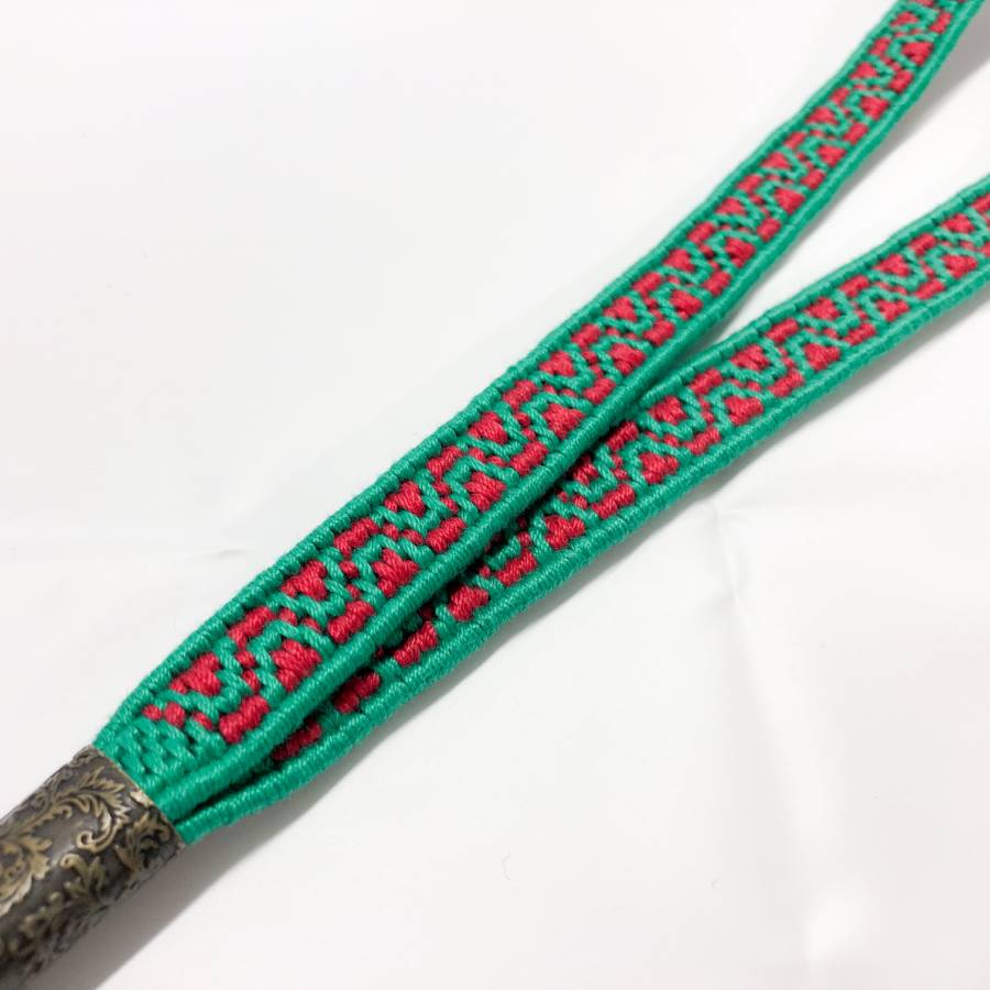 エムシアッ編みネックストラップ　緑×赤