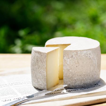 ＜ASUKAのチーズ工房＞はじめのチーズホール1kg