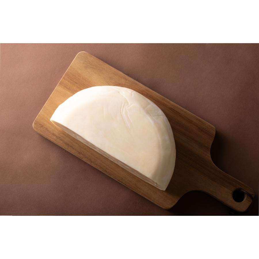 ＜天の川チーズ工房＞ハーフホールチーズ900g