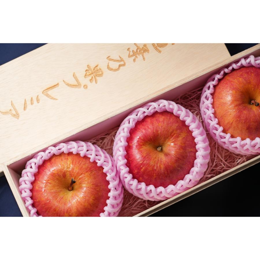 「葉乃果」贈答用葉とらずサンふじ化粧箱入り/糖度15度以上 蜜入り３玉