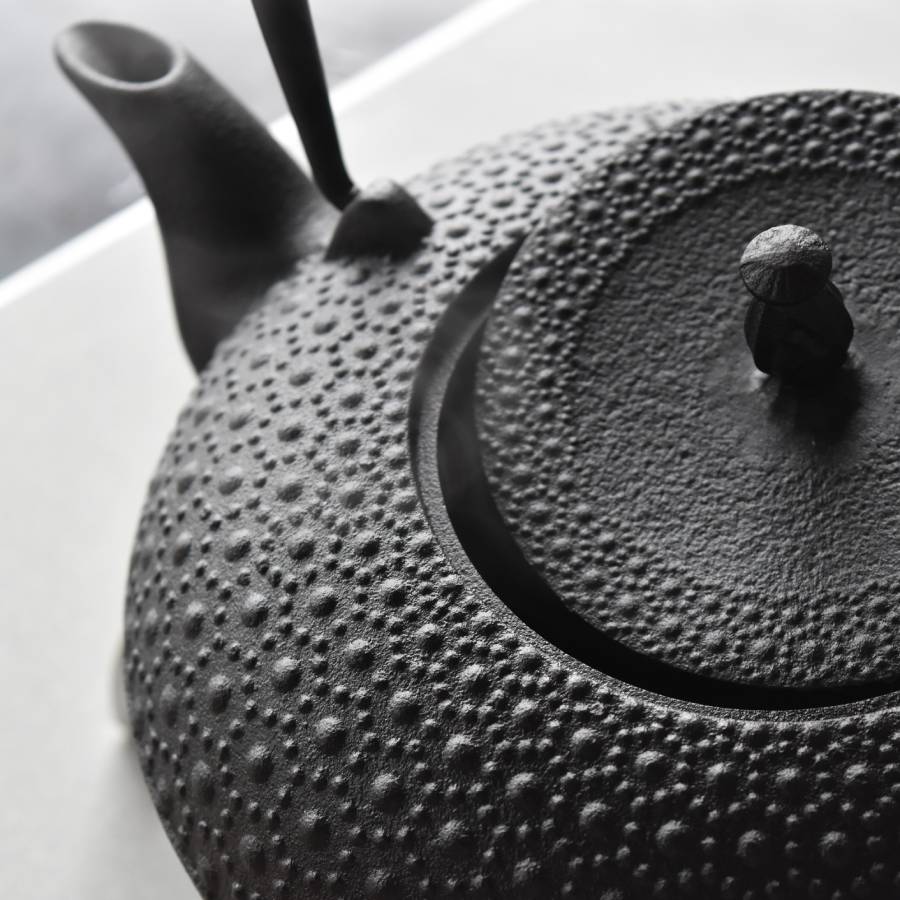 <OIGEN>南部鉄器 鉄瓶 東雲亀甲1.0L