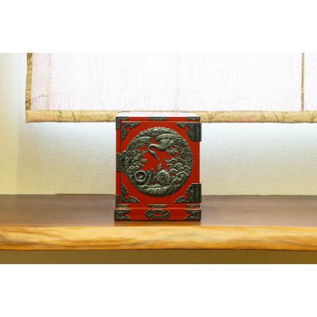 仙台箪笥 舟箪笥 朱色漆塗り彫金手打金具 ～鶴亀松竹梅～　巾25×奥25×高30cm　4kg×１