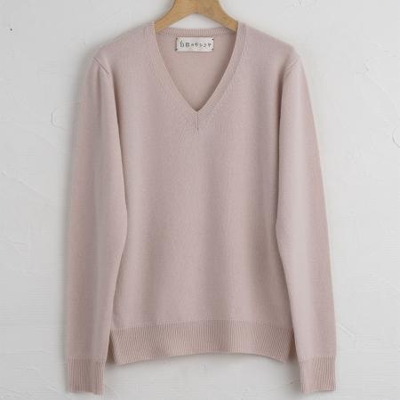 ＜SHIRATA　KNITWORKS／白田のカシミヤ＞Vネックプルオーバー　ベビーカシミヤ100%【度詰】アイスピンク（紳士LL）