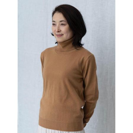 ＜SHIRATA　KNITWORKS／白田のカシミヤ＞タートルネックプルオーバー　ベビーカシミヤ100%【度詰】キャメル（婦人S・M・L）