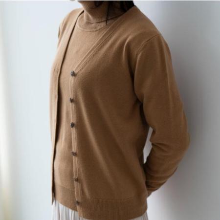 ＜SHIRATA　KNITWORKS／白田のカシミヤ＞Vネックカーディガン　ベビーカシミヤ100%【度詰】キャメル（婦人S・M・L）