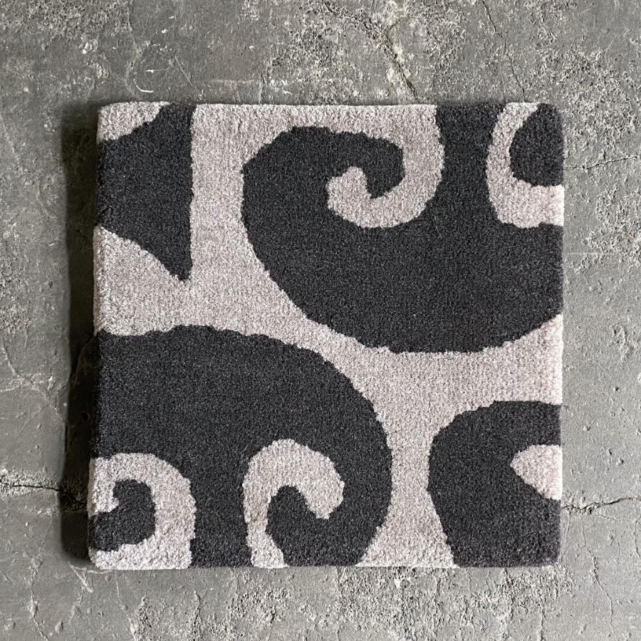 ＜nitorito×米沢緞通＞mushroom（チェアラグ：約38x38cm）