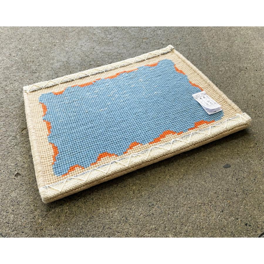 ＜米沢緞通・滝沢工房＞かさなり・水色×オレンジ（スツールラグ：約30×40cm）