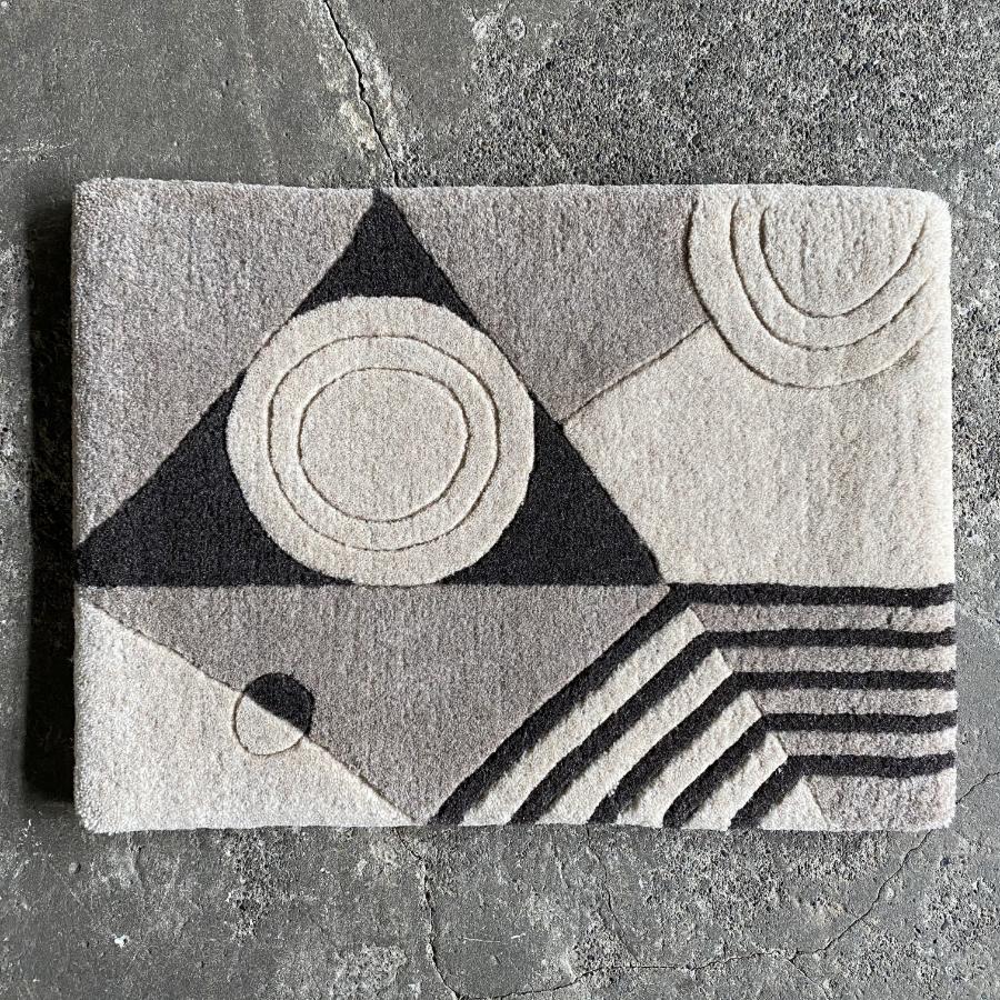 <米沢緞通・滝沢工房>躍動(スツールラグ:約30×40cm)