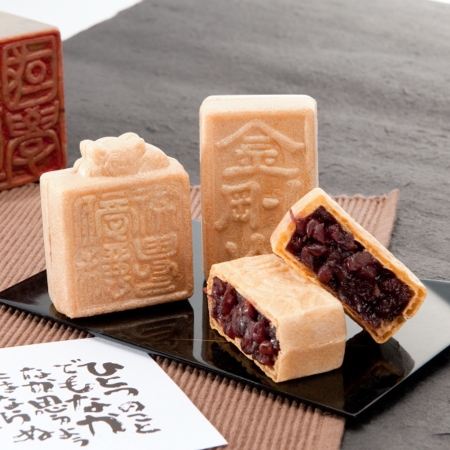 2125様感謝‼️老舗様愛蔵品‼️古九谷名品‼️賢人牡丹三つ足香炉　在銘　合桐箱箱入 九谷焼アウトレット 10号玉香炉 古九谷 【九谷焼通信販売の
