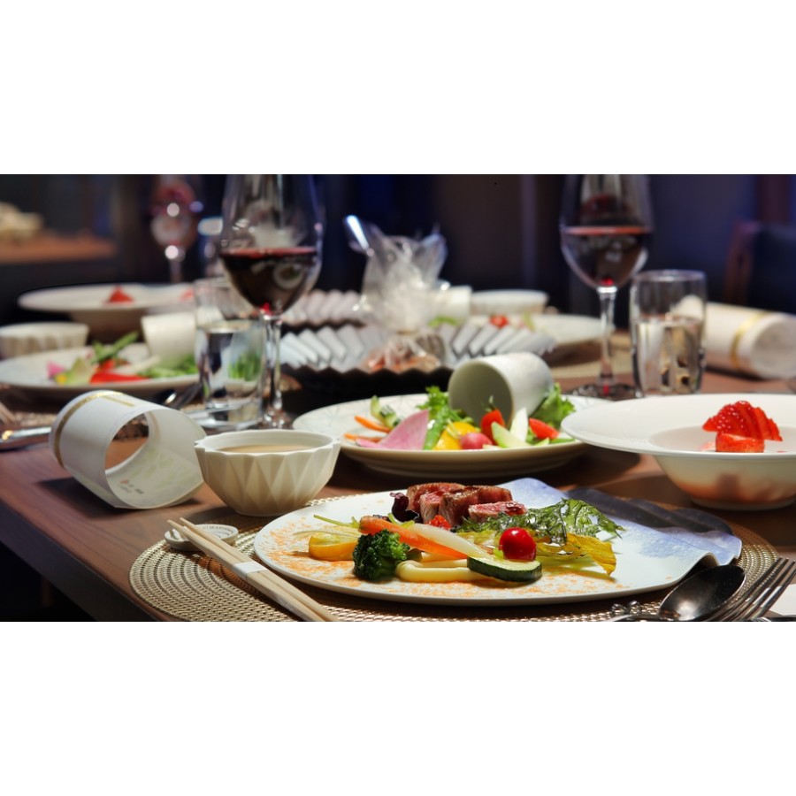 <鬼怒川温泉あさや>1泊2食付きペア宿泊券 秀峰館最上階和洋室「雅」 レストランで創作料理