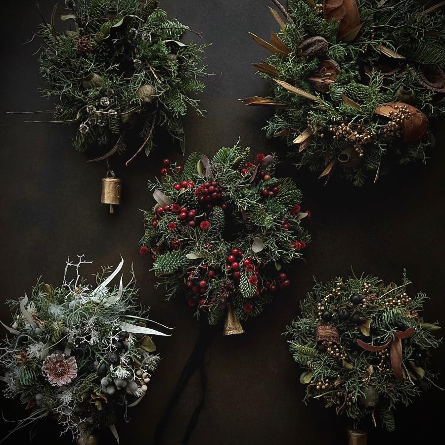 <she is matilda.>クリスマスリース スタンダードサイズ