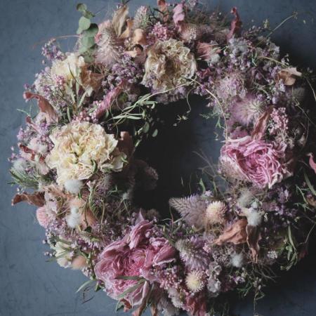 ＜she is matilda.＞mother’s day スターチスとかすみ草の小花のフルリース