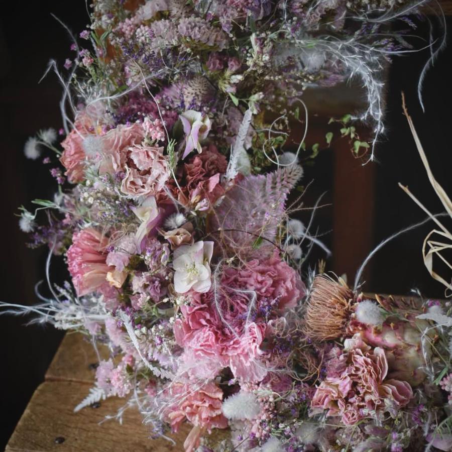 ＜she is matilda.＞mother’s day スターチスとかすみ草の小花のフルリース