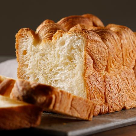 ＜京王プラザホテル＞まるでクロワッサンな食パン2斤セット