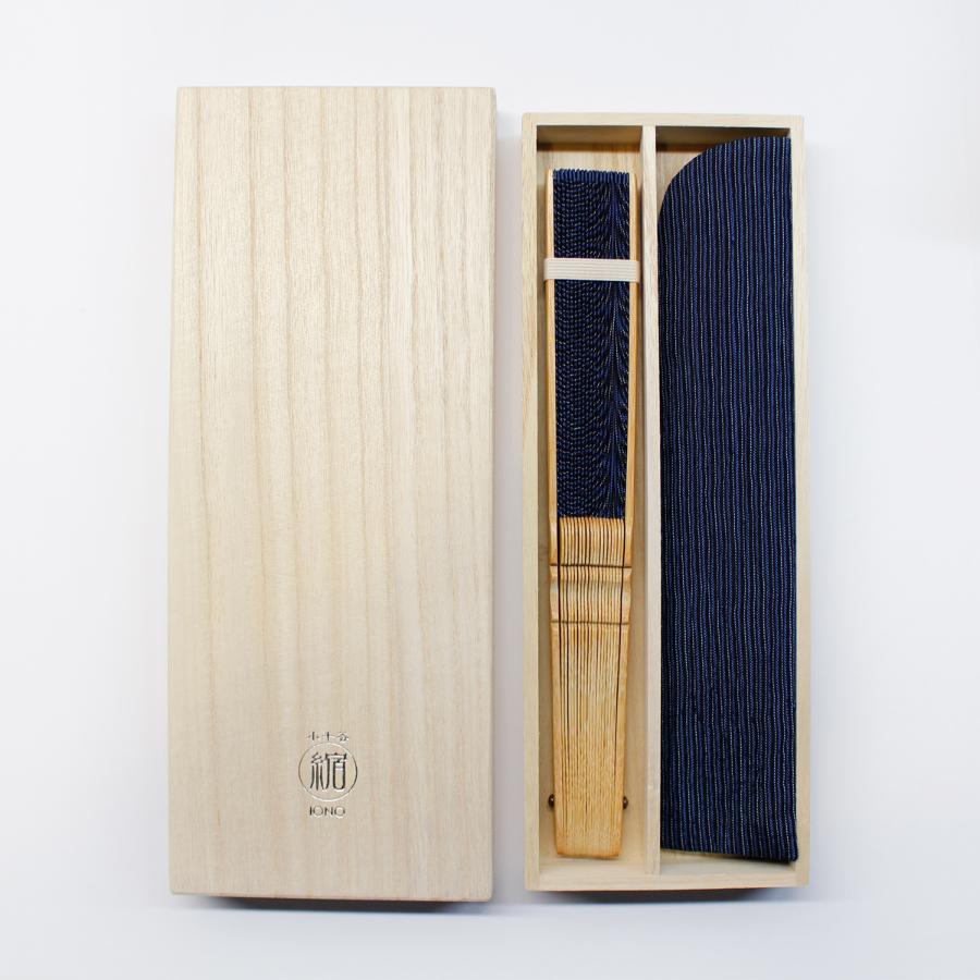 <IONO>小千谷縮 扇子 縞 紺