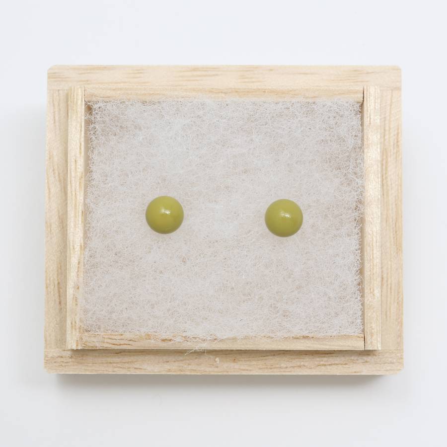 ＜ヌシヤ＞輪島でうまれた うるしのピアス　わかな（黄緑）