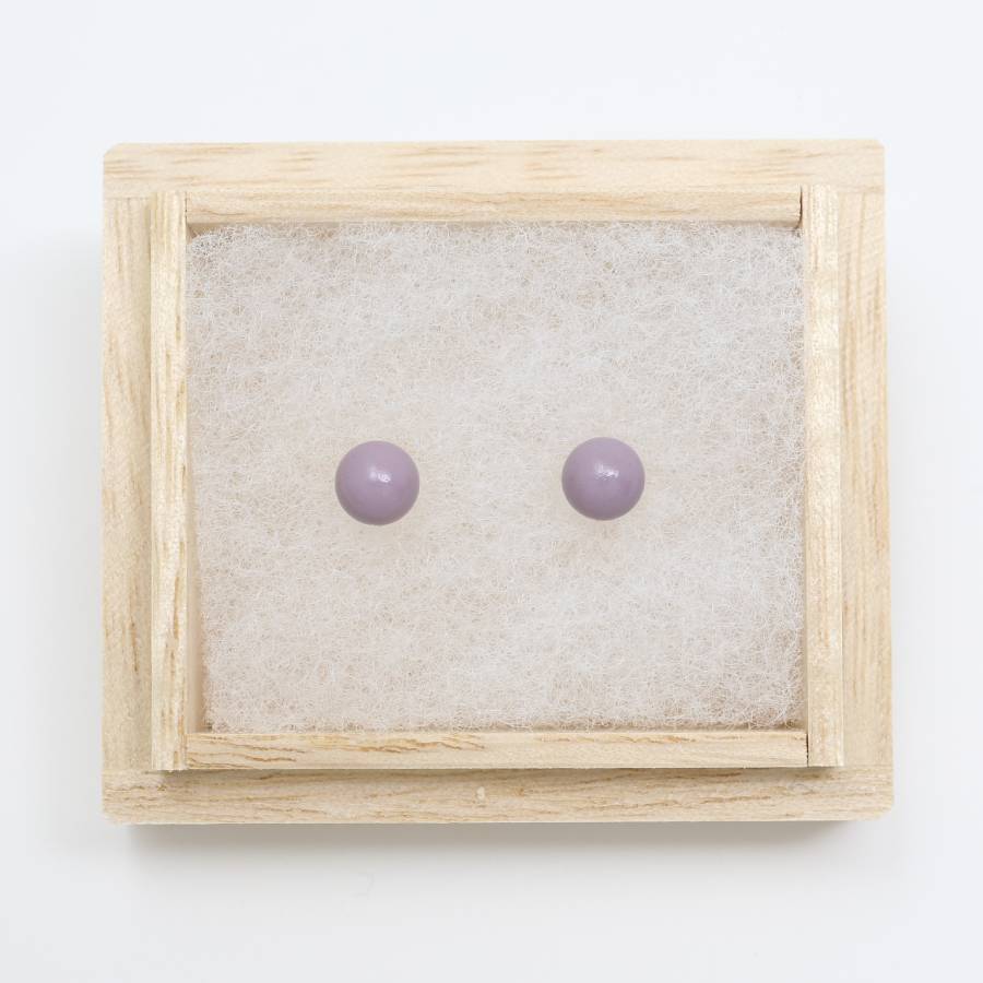 ＜ヌシヤ＞輪島でうまれた うるしのピアス　　ふじ（薄紫）