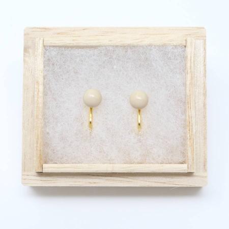 ＜ヌシヤ＞輪島でうまれた うるしのイヤリング　きぬ（白）