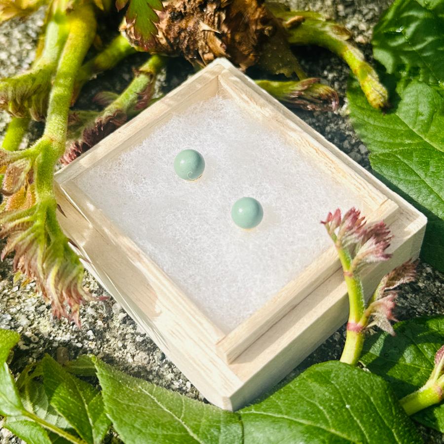 ＜ヌシヤ＞輪島でうまれた うるしのイヤリング　しんめ（薄緑）