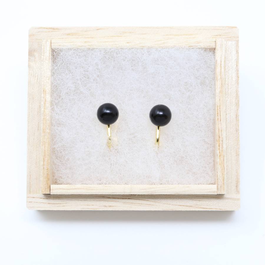 ＜ヌシヤ＞輪島でうまれた うるしのイヤリング　しっこく（黒）