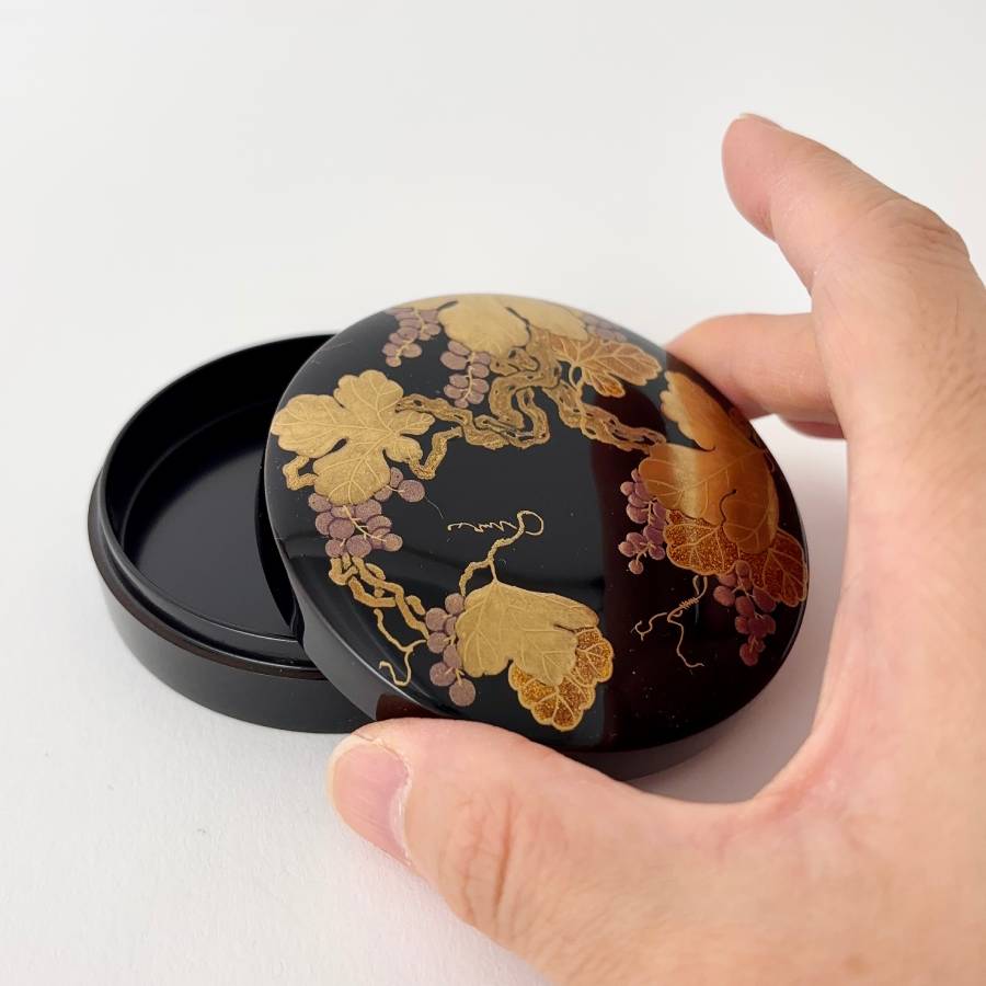 ＜うるしアートはりや＞葡萄蒔絵香合