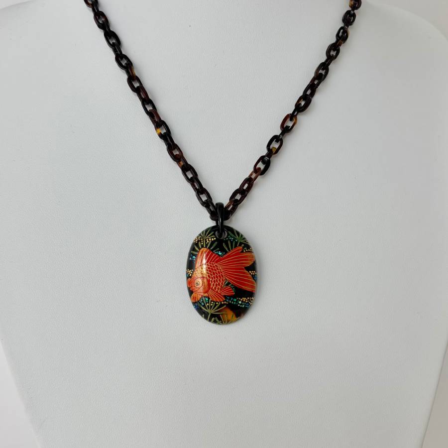 ＜うるしアートはりや＞金魚蒔絵べっ甲ペンダント