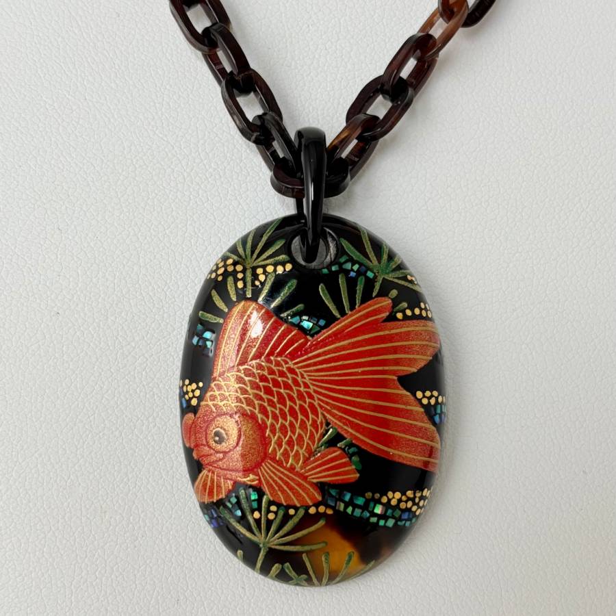 ＜うるしアートはりや＞金魚蒔絵べっ甲ペンダント