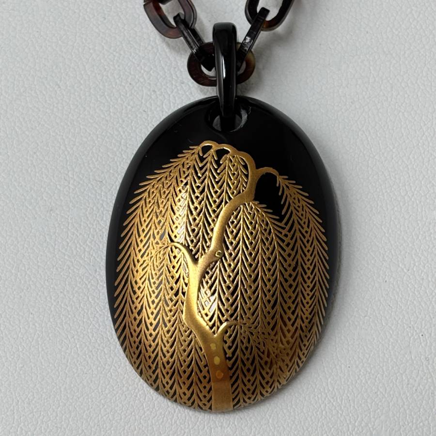 ＜うるしアートはりや＞柳蒔絵べっ甲ペンダント