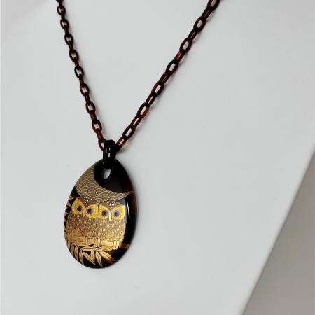 <うるしアートはりや>仲良しふくろう蒔絵べっ甲ペンダント