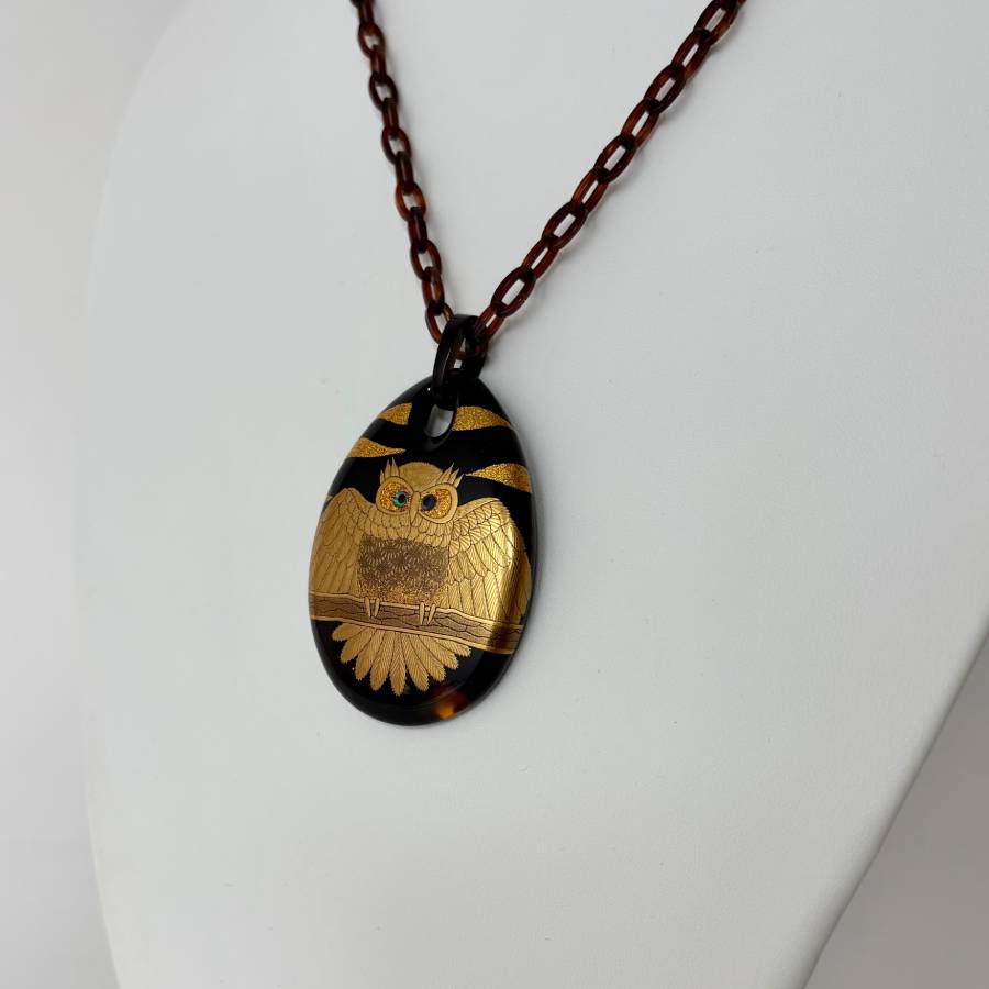 <うるしアートはりや>ふくろう蒔絵べっ甲ペンダント