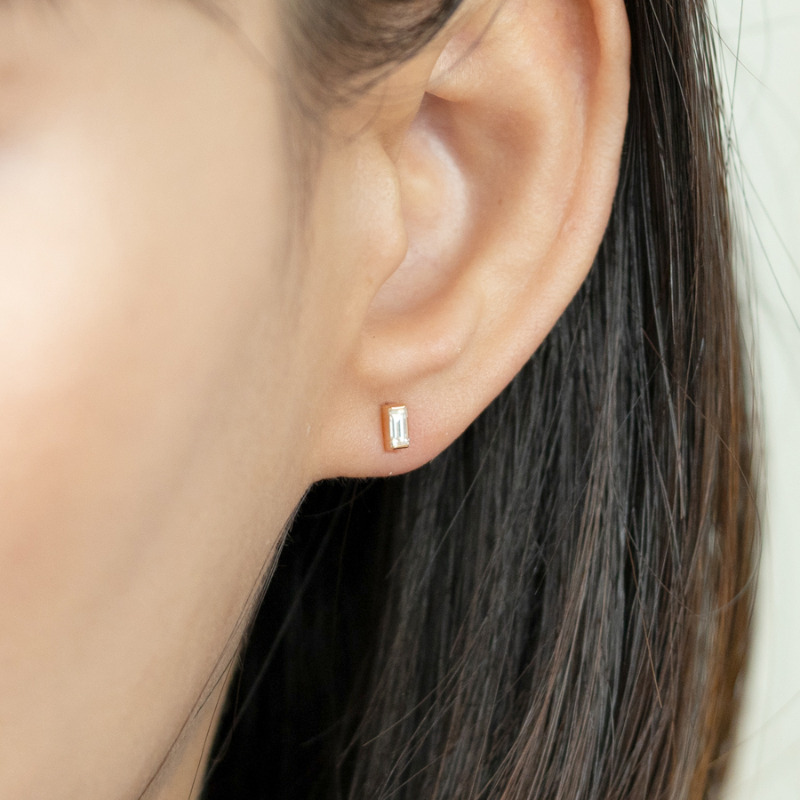 ＜ONOV　LUXE＞ピアス　AMBER　スクエアダイヤ 計0.2ct 　K18