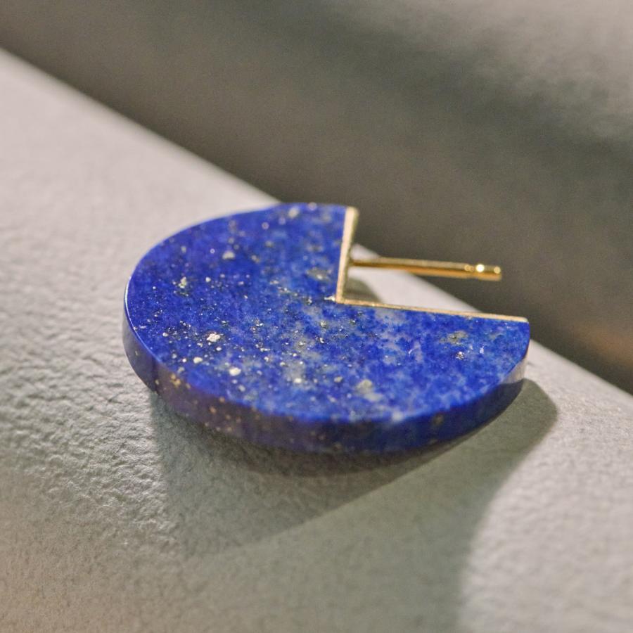 ＜januka/ヤヌカ＞SLICE EARRINGS LAPISLAZULI（ピアス）