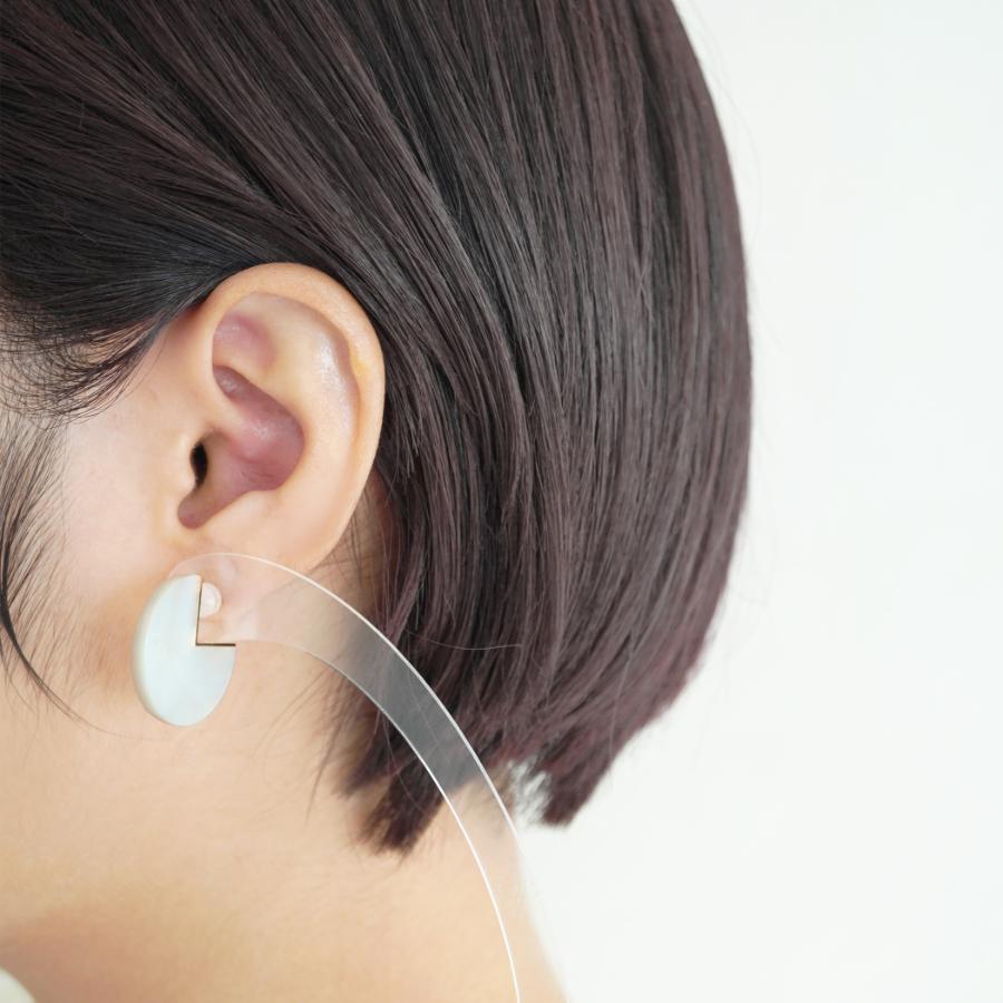 ＜januka/ヤヌカ＞SLICE EARRINGS 白蝶貝（ピアス）