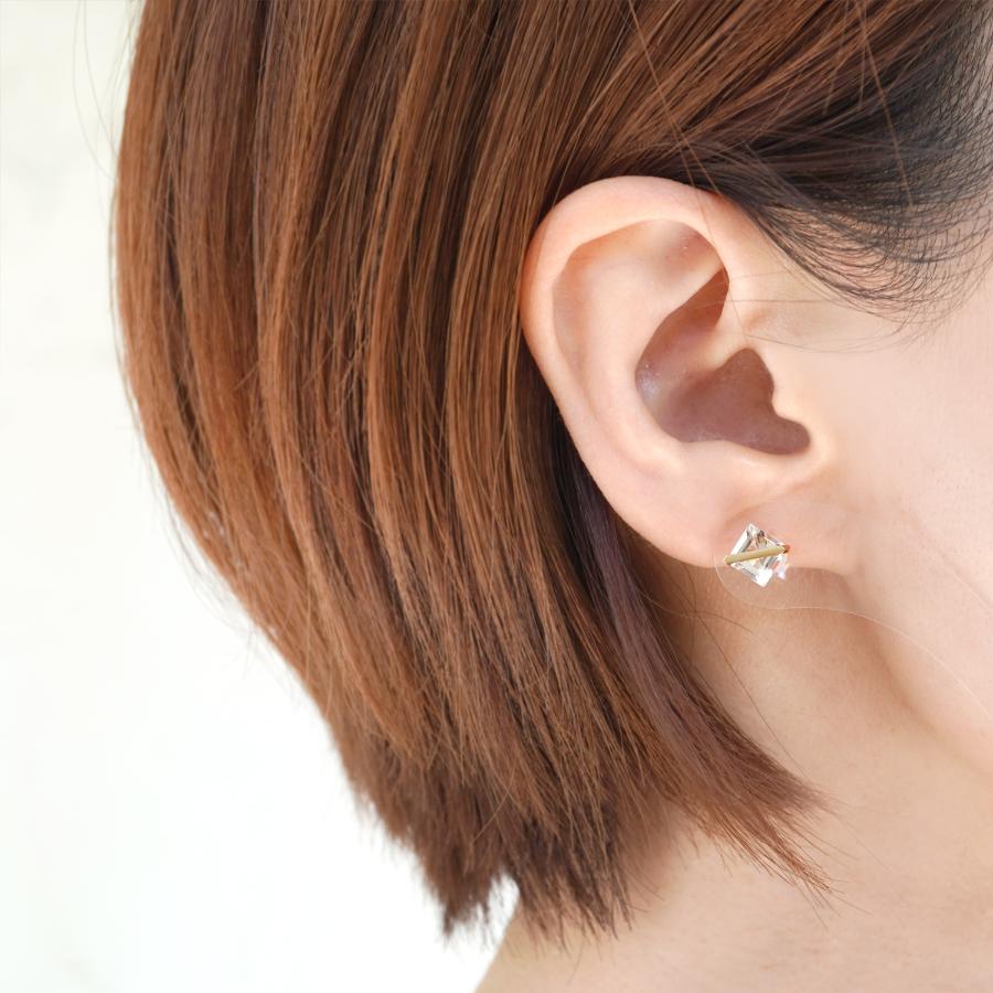＜januka/ヤヌカ＞BAND EARRINGS QUARTZ（ピアス）