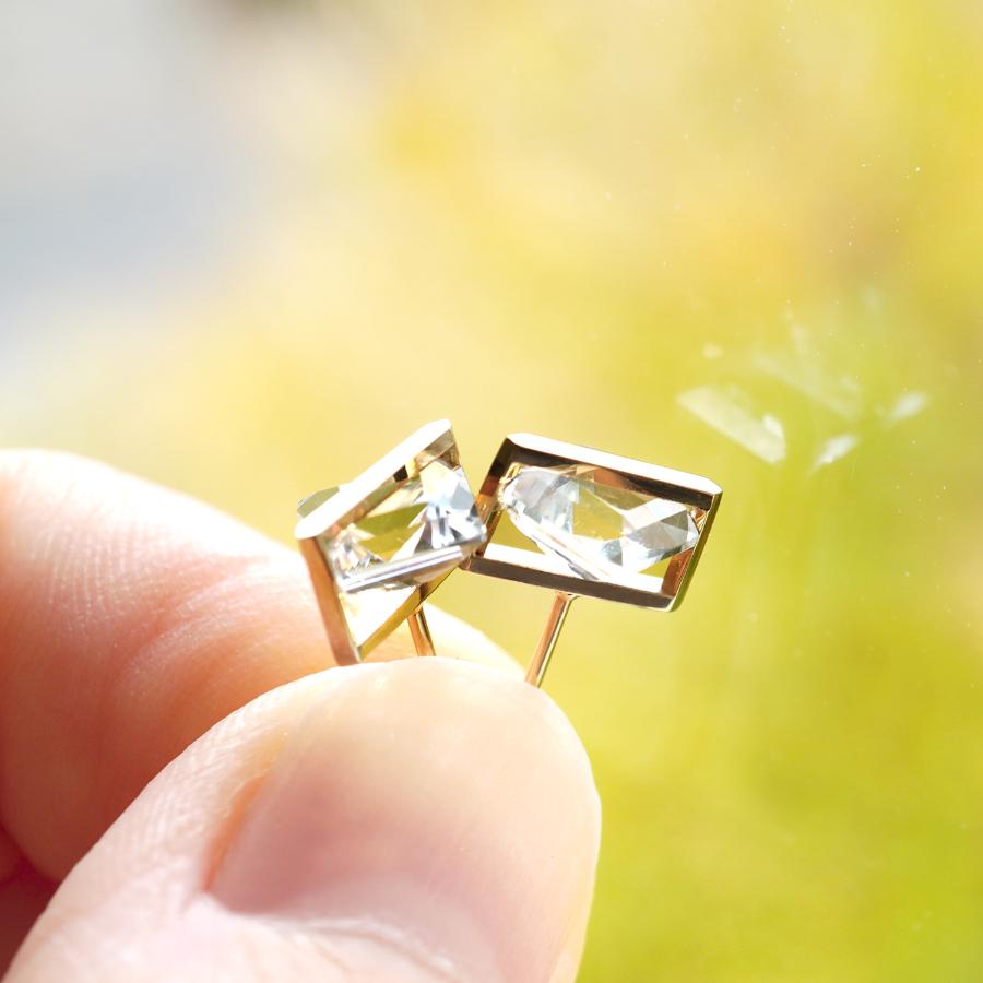 ＜januka/ヤヌカ＞BAND EARRINGS QUARTZ（ピアス）