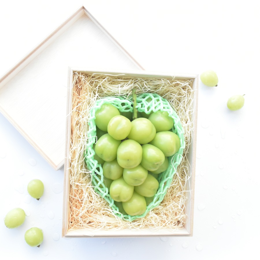 【桐箱入】極大粒シャインマスカット1房700ｇ前後