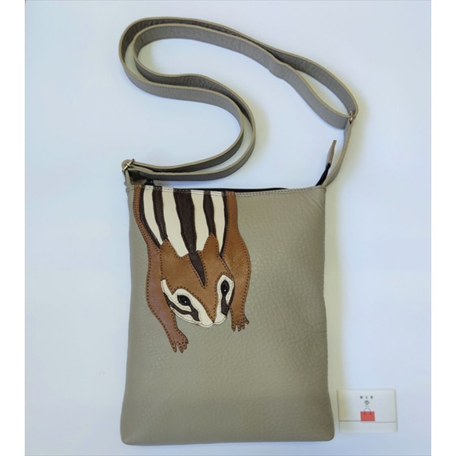 ＜鞄工房　香＞リスのショルダーバッグ