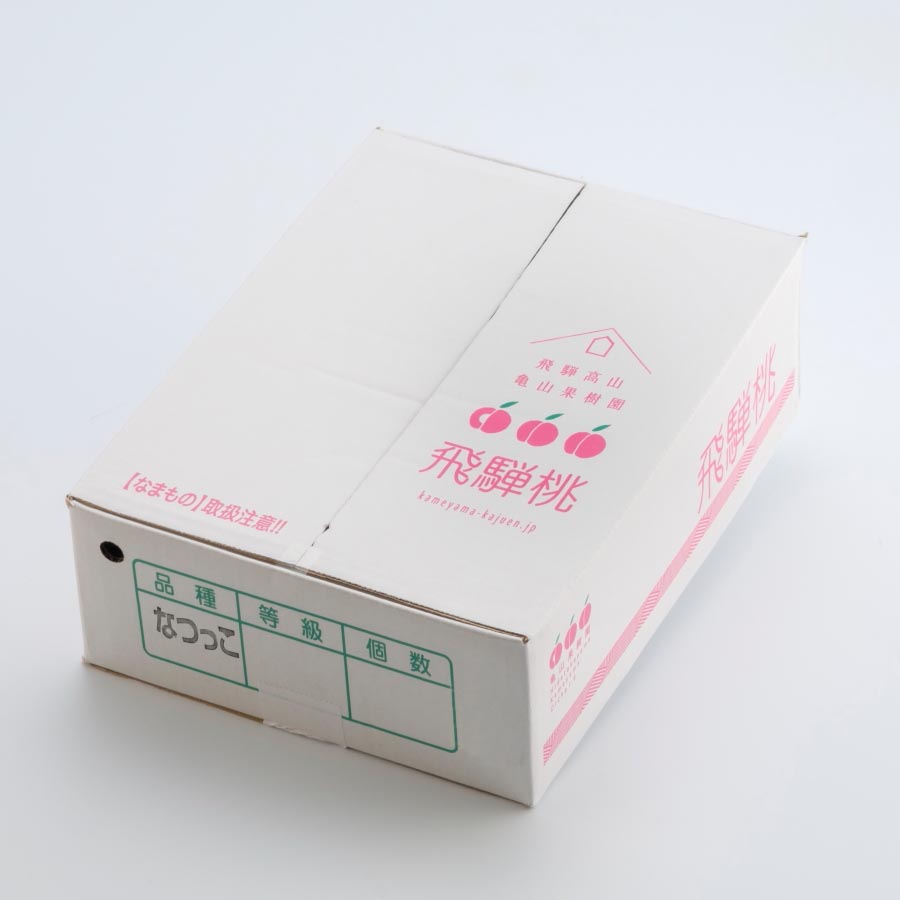 飛騨桃「なつっこ」特秀品2.6kg やや硬めの果肉、酸味が少なくすっきりとした甘さ