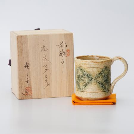 ＜唐三郎窯＞瀬戸焼　加藤唐三郎　黄瀬戸刻文マグ