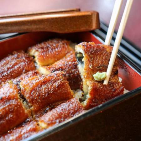 ＜一色うなぎ漁業協同組合＞「めす鰻蒲焼」２尾（計300g）・I068