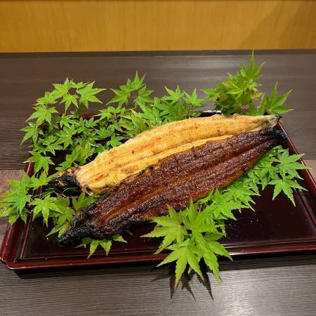 ＜うなぎ割烹　みかわ三水亭＞三河産鰻 炭火手焼き「蒲焼＆白焼き」各1尾（計2尾）・M133