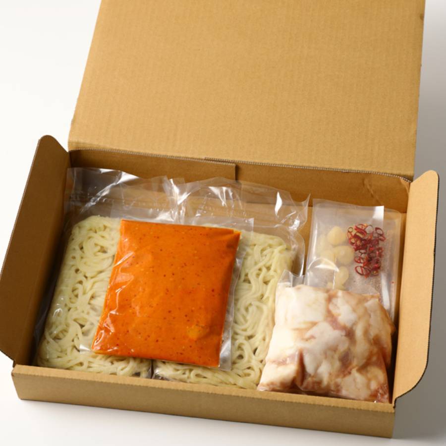 <山樹>国産牛ホルモン「ピリ辛味噌もつ鍋」ちゃんぽん麺付き2~3人前
