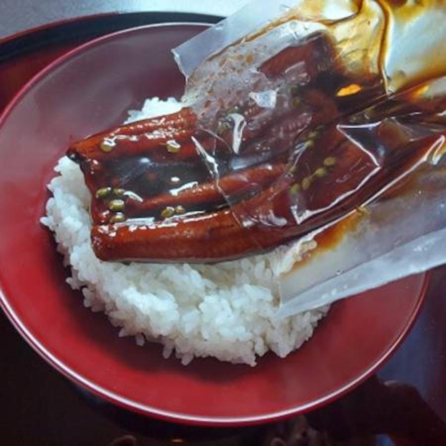 ＜うなぎの千代幸＞鰻「極柔煮」（実山椒入）2パック