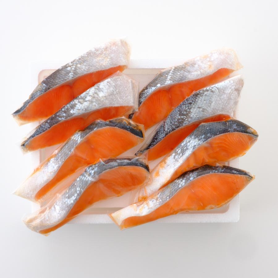 ＜丸徳誠洋水産＞「銀鮭」切身食べ比べセット（あごだし・塩）各4切れ（個包装）