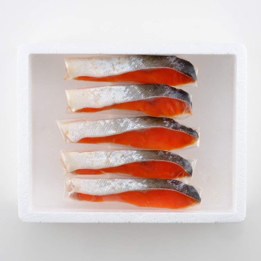 ＜丸徳誠洋水産＞昔ながらの辛口「紅鮭」切身5切れ（個包装）