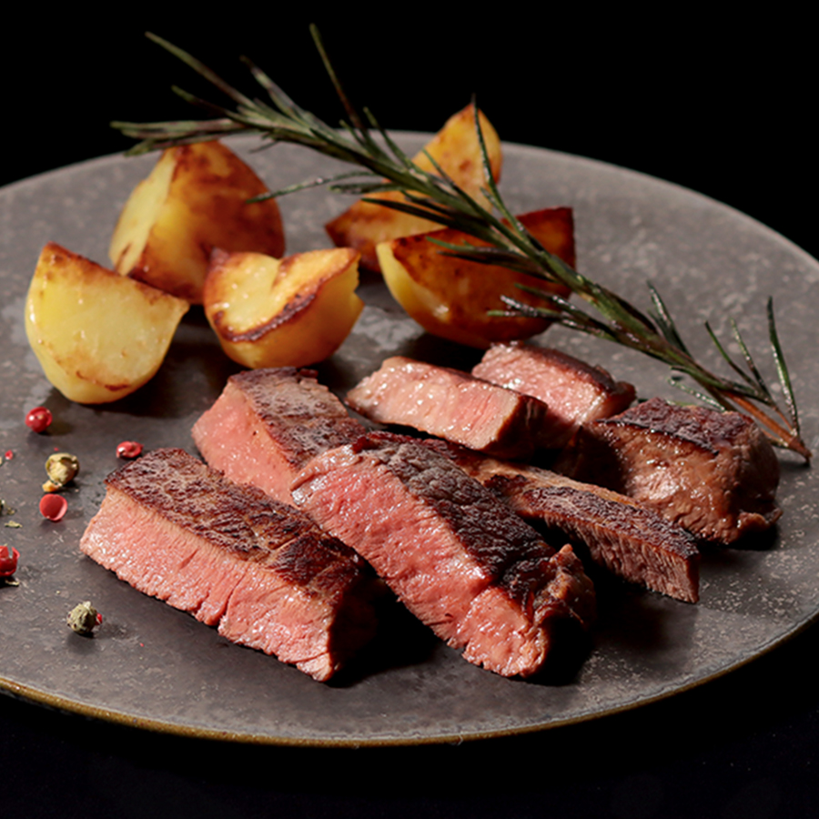 ＜小島食品／澤井牧場＞A４等級以上「近江牛」（ヒレ入り）【3ヵ月定期便】