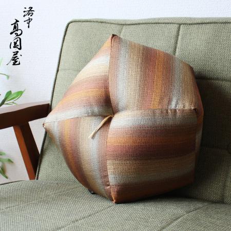 こけしと鯉のぼりのコラボ　岡山(座布団　伊勢) 岡山県立美術館、柚木沙弥郎の大展示会に行ってきました | つぎいろ